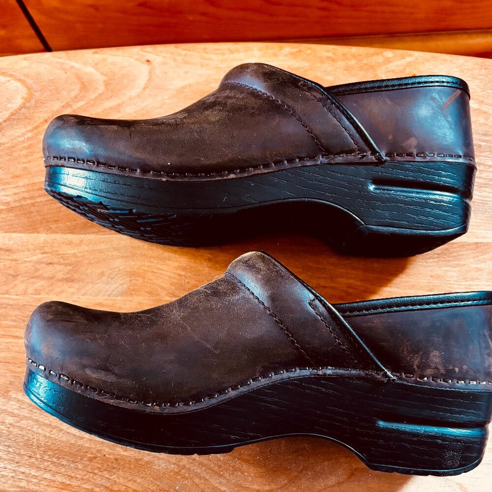 Dansko Antique Brown Leather Oiled Professional Clog Size 37 US 7.5-8 EUC